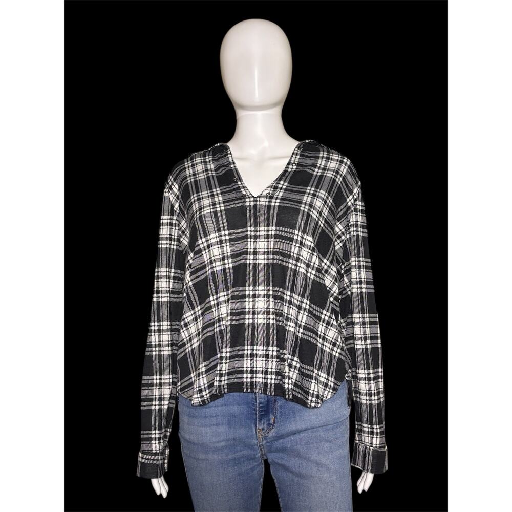 Polly & Esther Black and White Plaid V‑Neck Long Sleeve Top Women's Size XL